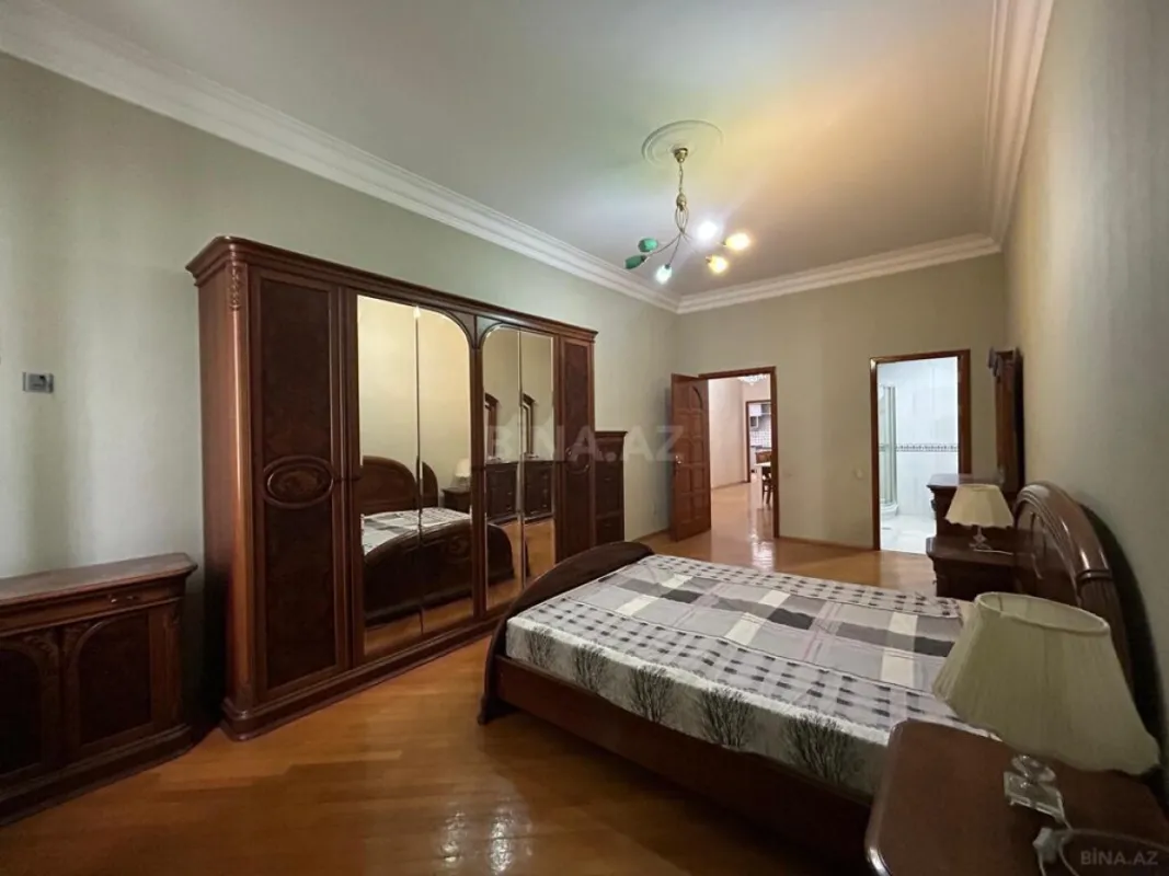 Satılır 3 otaqlı mənzil 145 m²