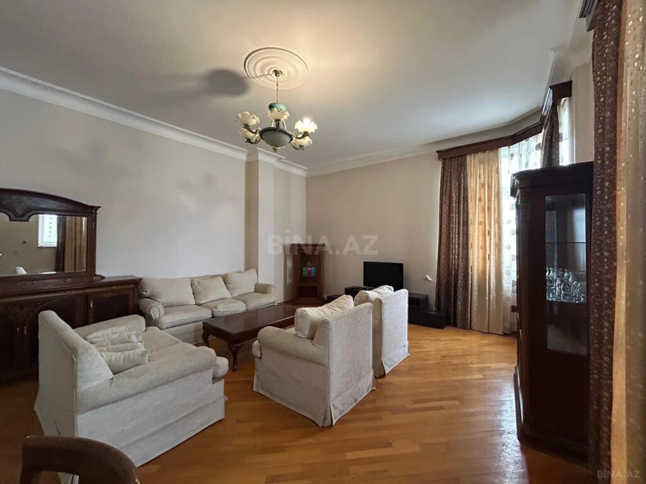 Satılır 3 otaqlı mənzil 145 m²