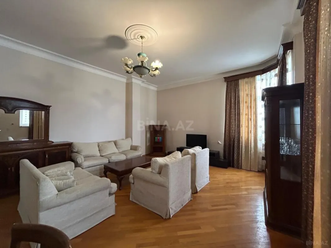 Satılır 3 otaqlı mənzil 145 m²