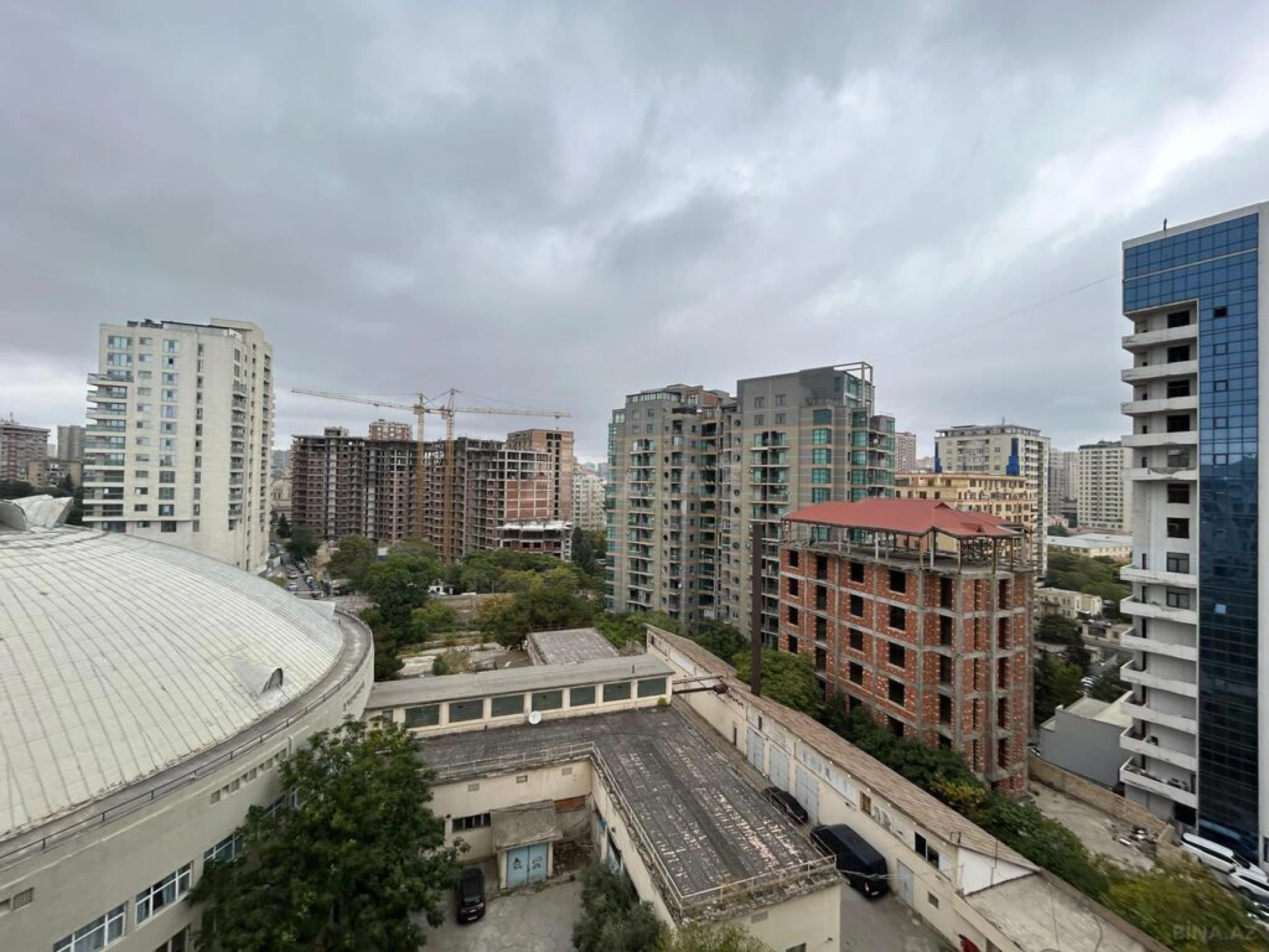 Satılır 3 otaqlı mənzil 145 m²