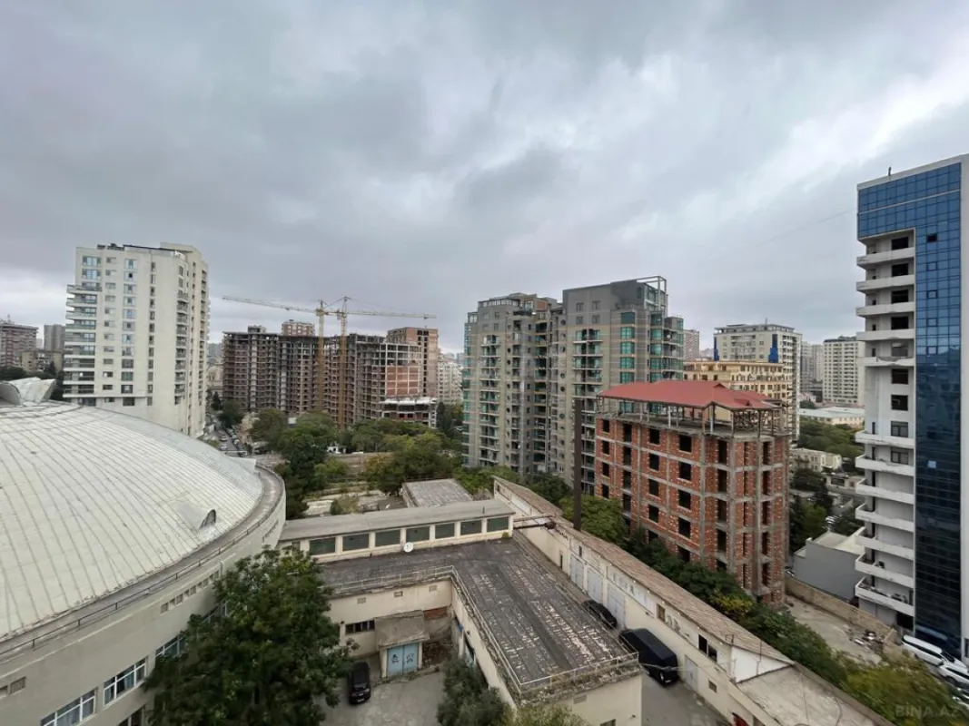 Satılır 3 otaqlı mənzil 145 m²