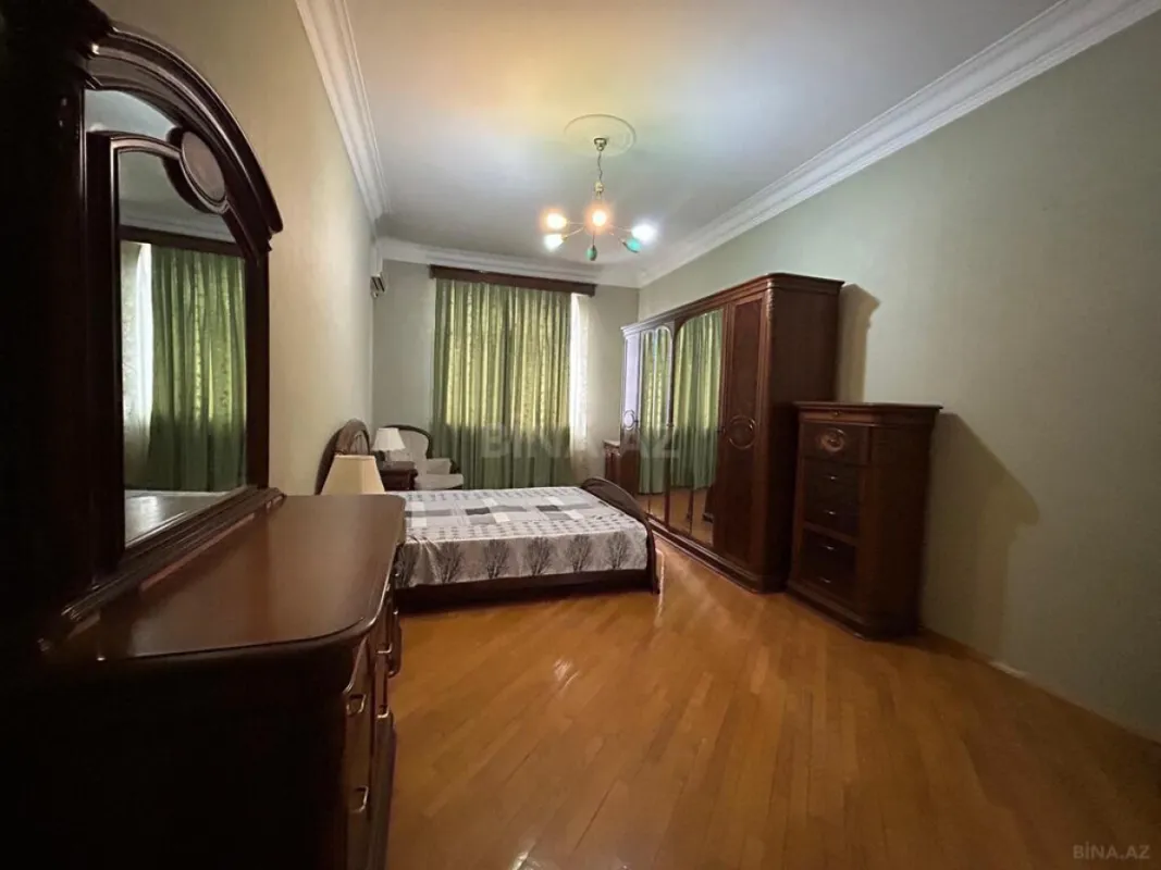 Satılır 3 otaqlı mənzil 145 m²