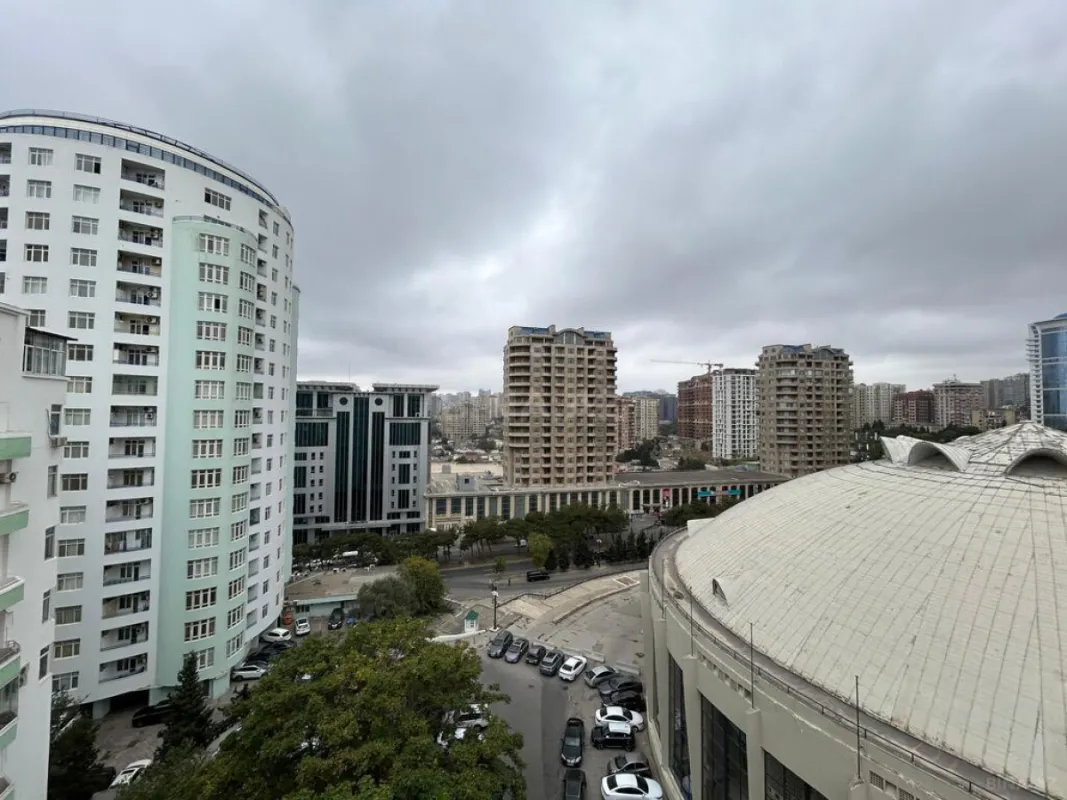 Satılır 3 otaqlı mənzil 145 m²