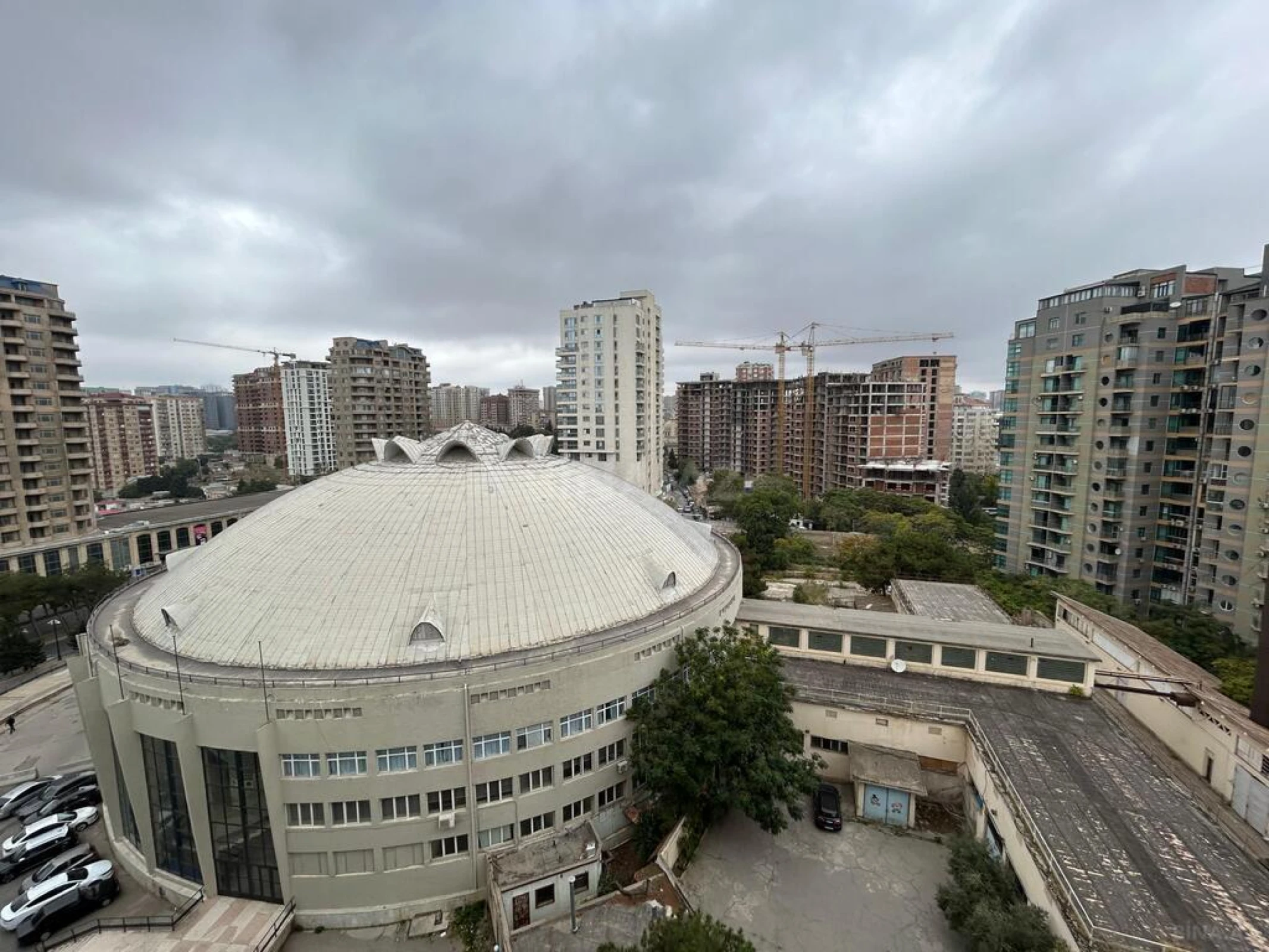 Satılır 3 otaqlı mənzil 145 m²