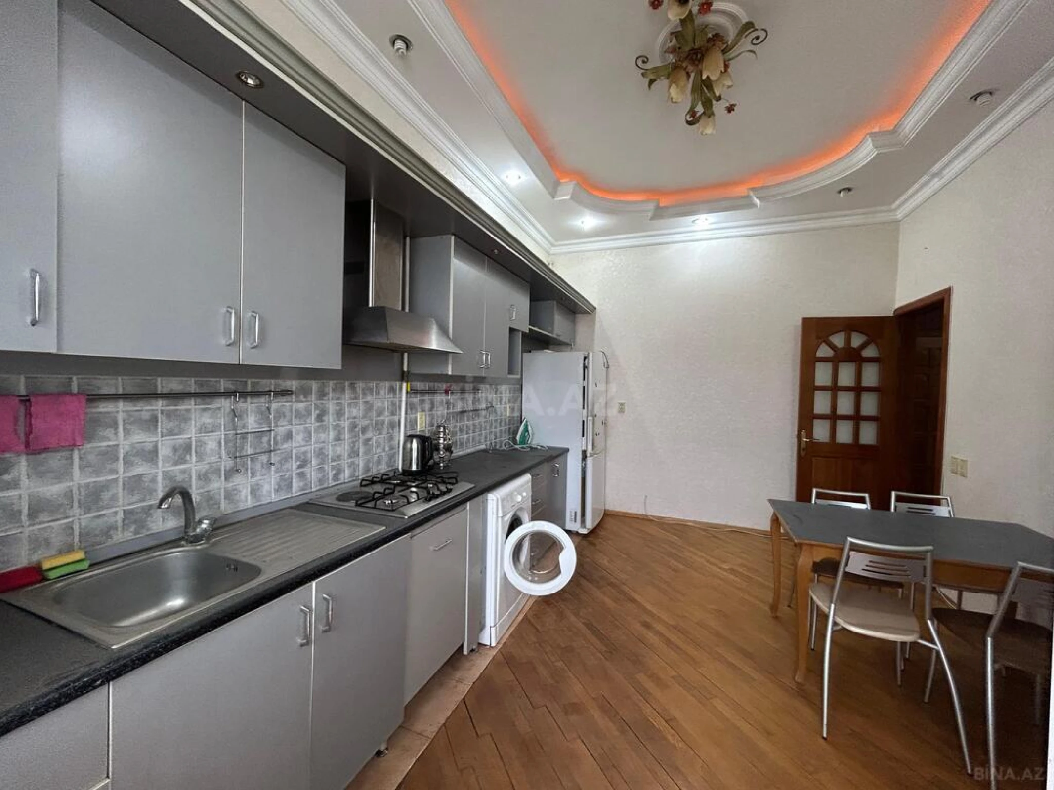 Satılır 3 otaqlı mənzil 145 m²