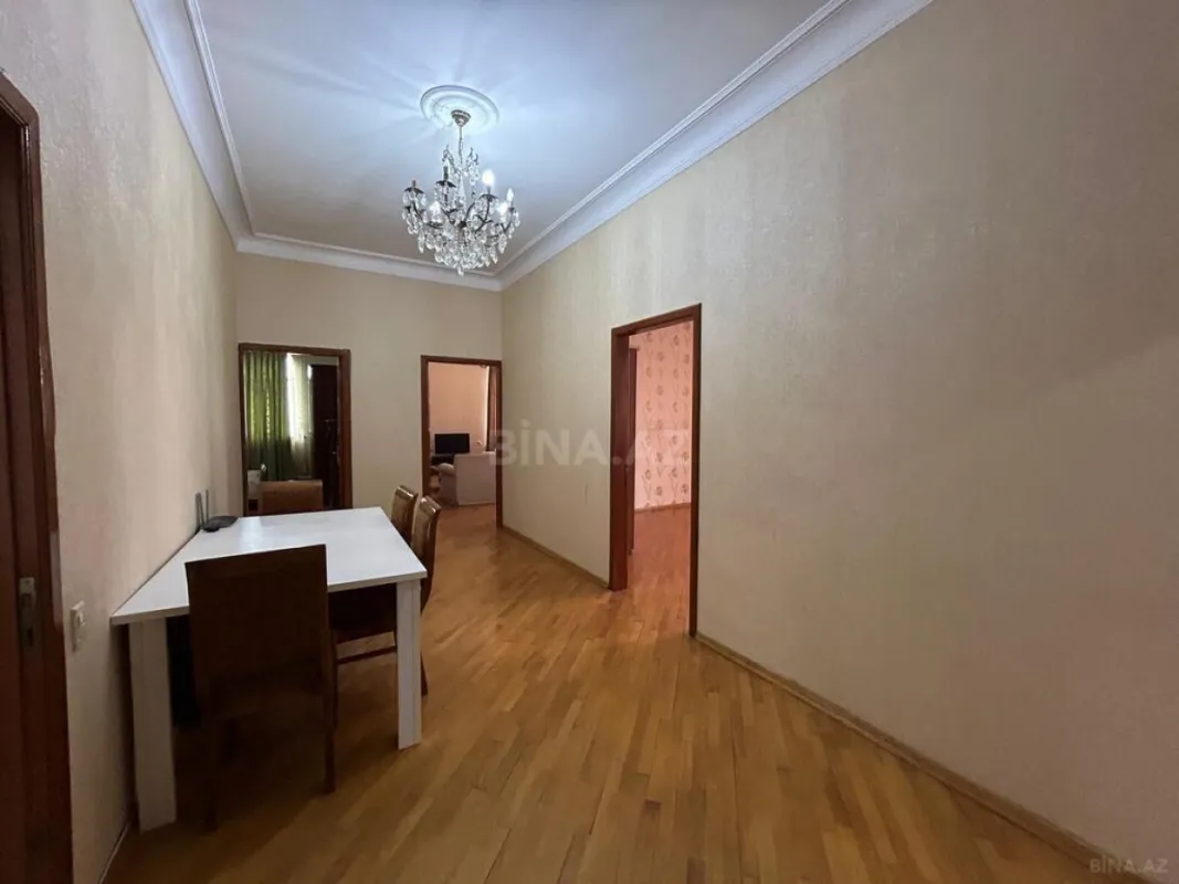 Satılır 3 otaqlı mənzil 145 m²