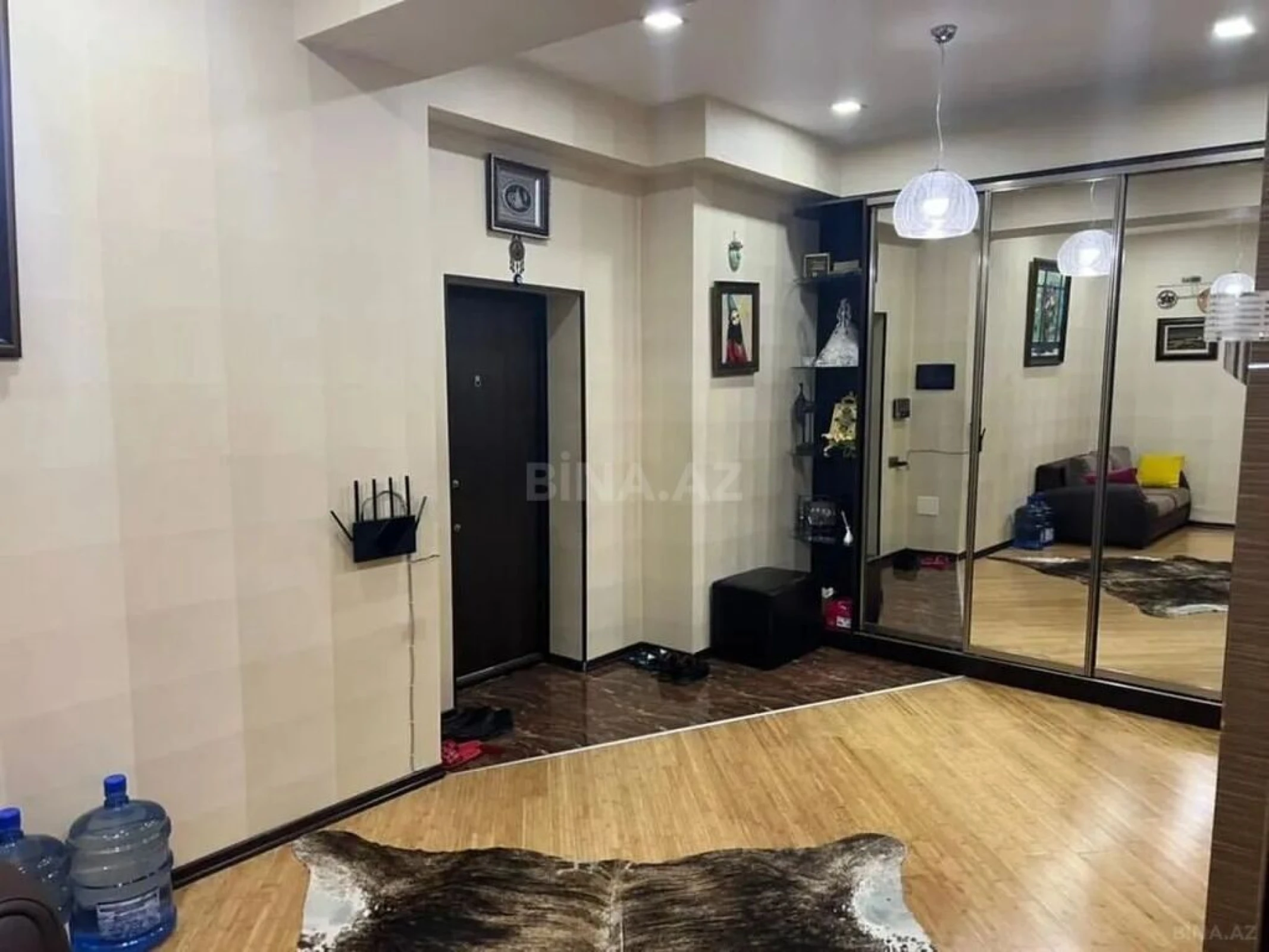 Satılır 4 otaqlı mənzil 160 m²