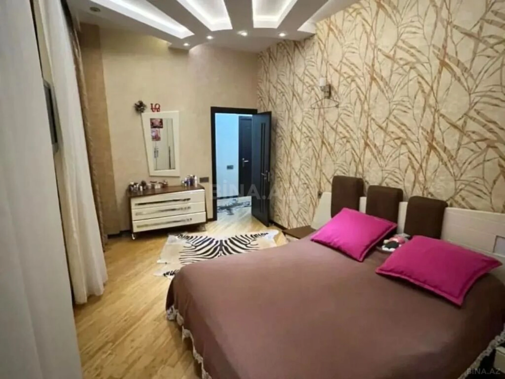 Satılır 4 otaqlı mənzil 160 m²