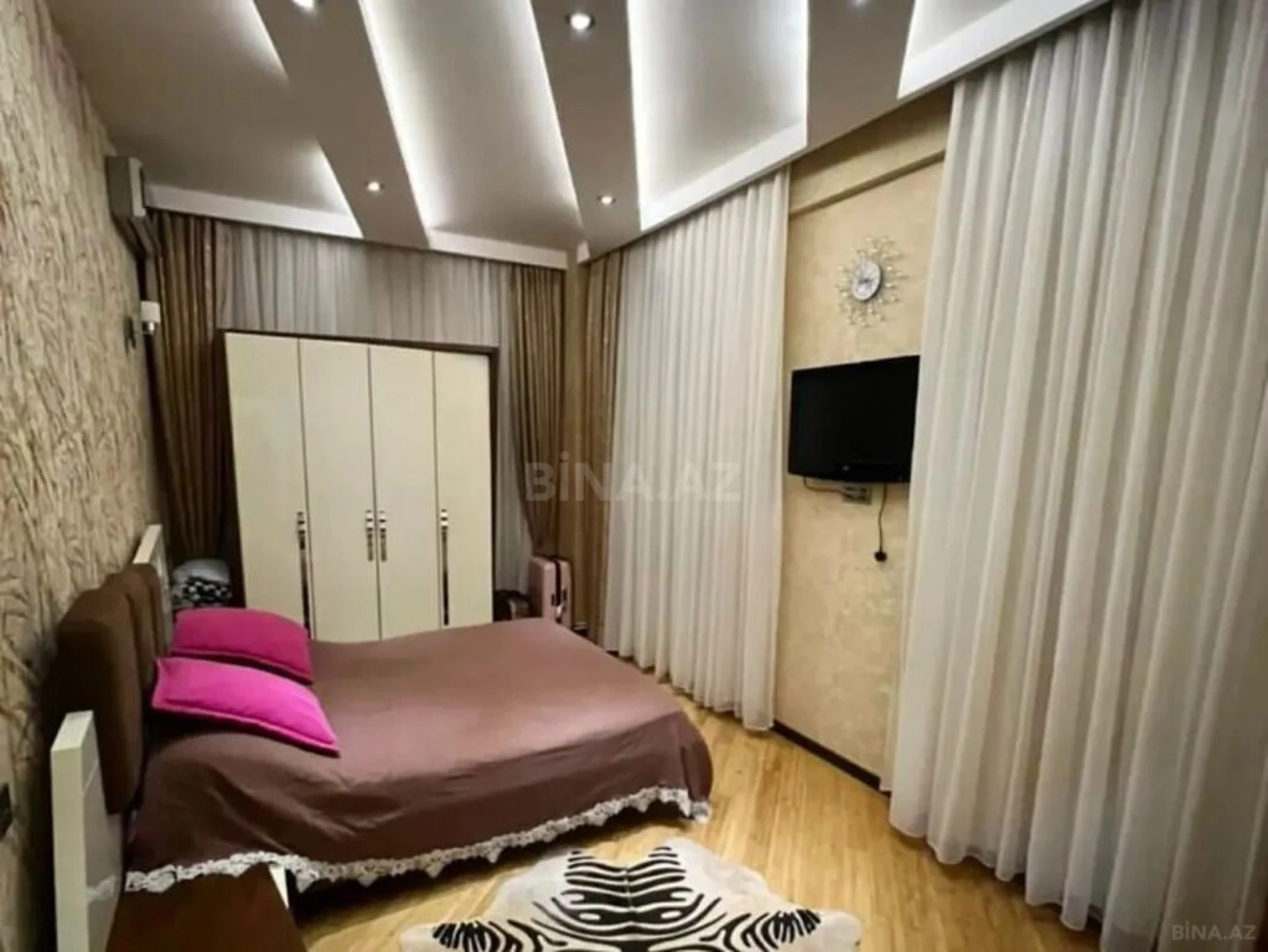 Satılır 4 otaqlı mənzil 160 m²
