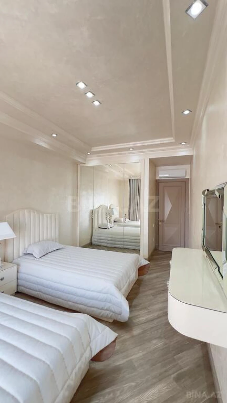 Satılır 3 otaqlı mənzil 140 m²