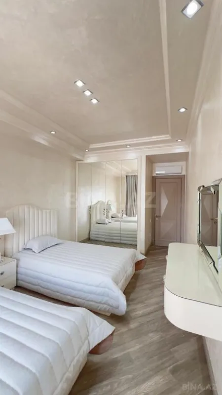 Satılır 3 otaqlı mənzil 140 m²