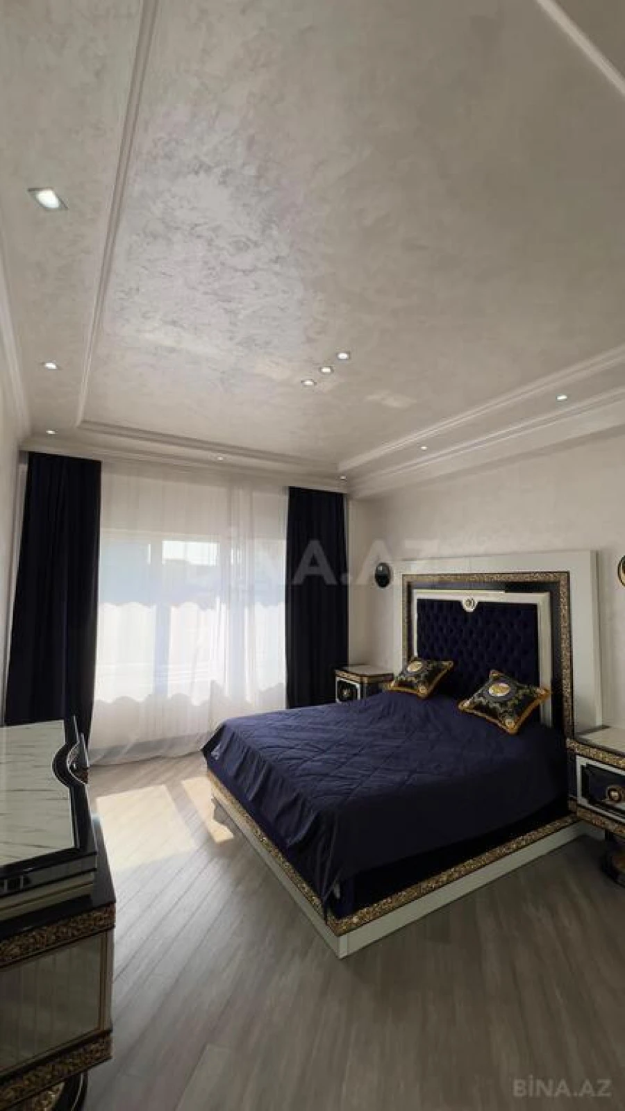 Satılır 3 otaqlı mənzil 140 m²