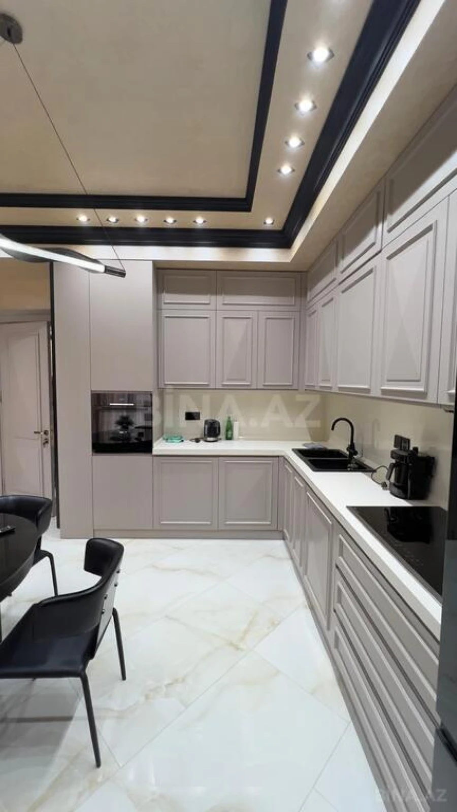 Satılır 3 otaqlı mənzil 140 m²