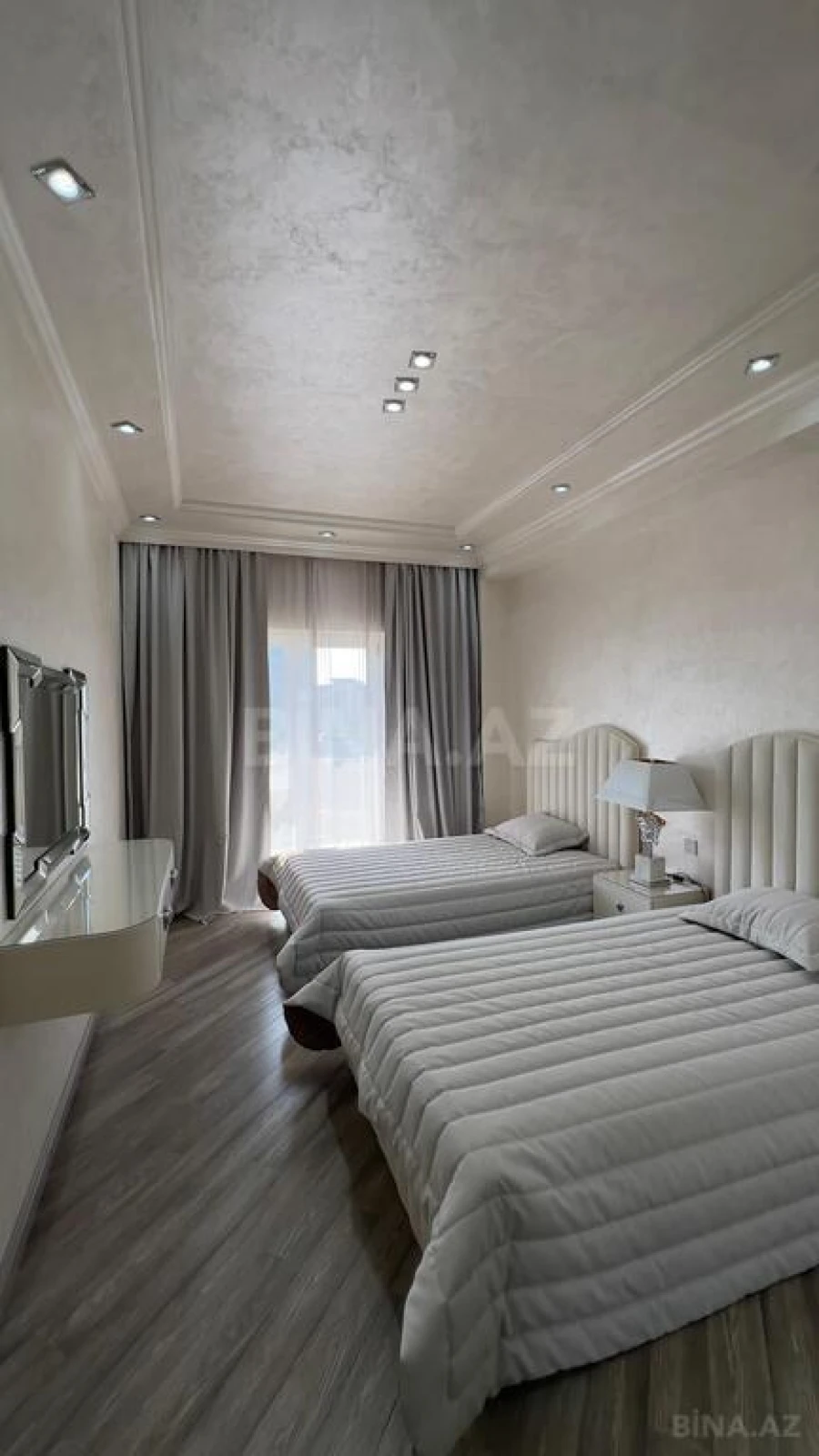 Satılır 3 otaqlı mənzil 140 m²