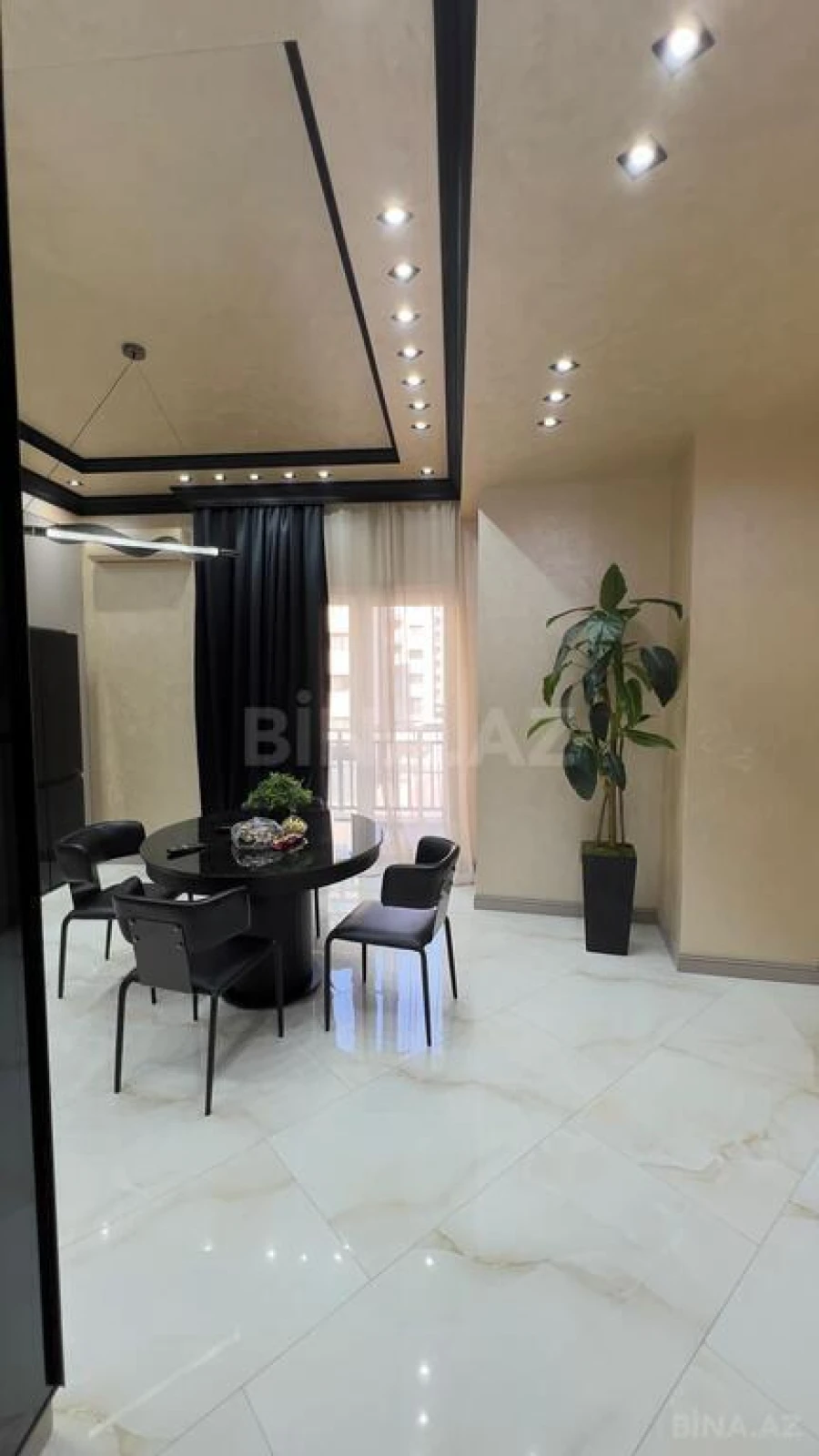 Satılır 3 otaqlı mənzil 140 m²