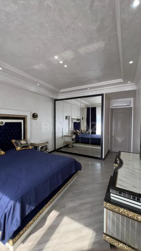 Satılır 3 otaqlı mənzil 140 m²