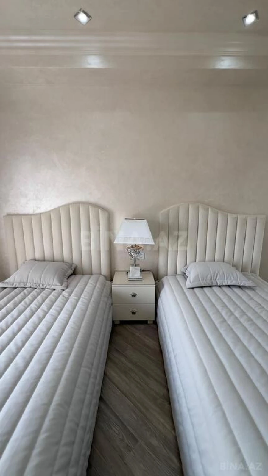 Satılır 3 otaqlı mənzil 140 m²