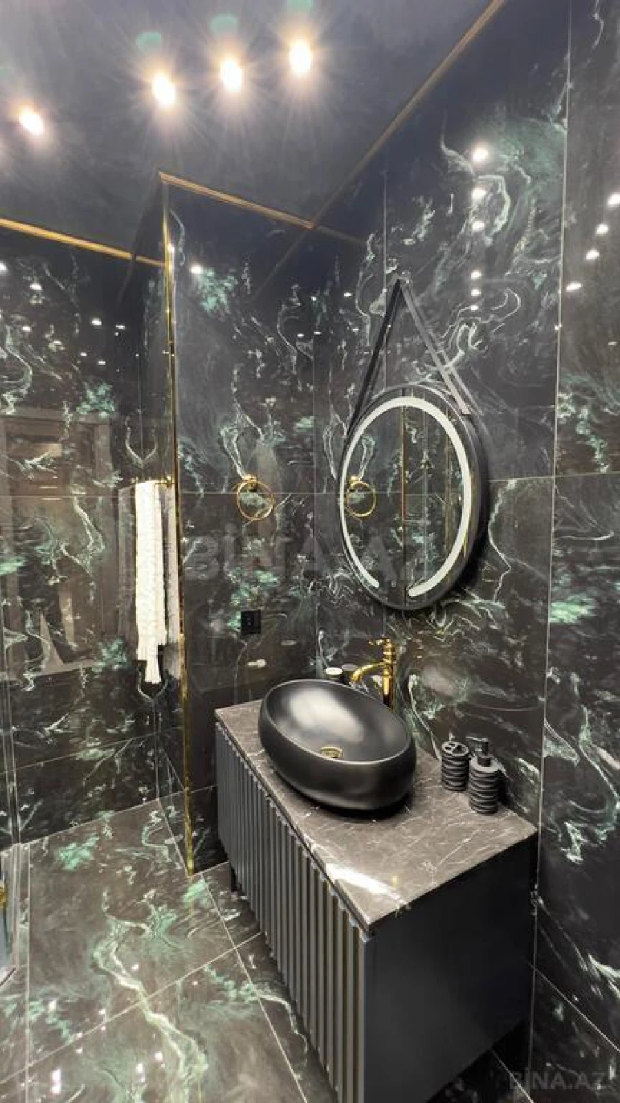 Satılır 3 otaqlı mənzil 140 m²