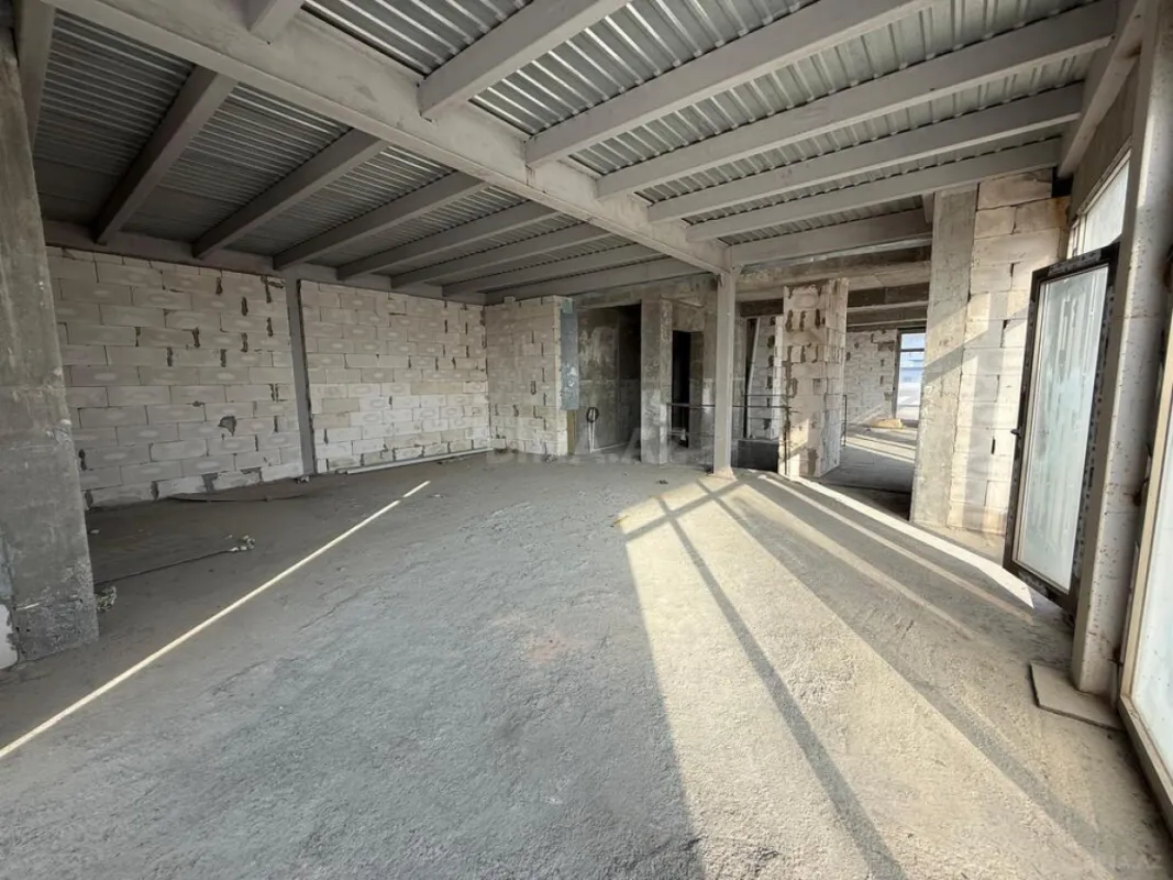 Satılır 8 otaqlı mənzil 750 m²