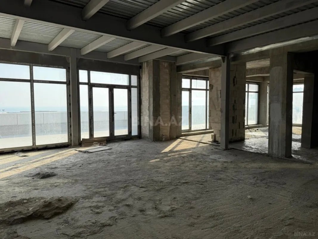 Satılır 8 otaqlı mənzil 750 m²