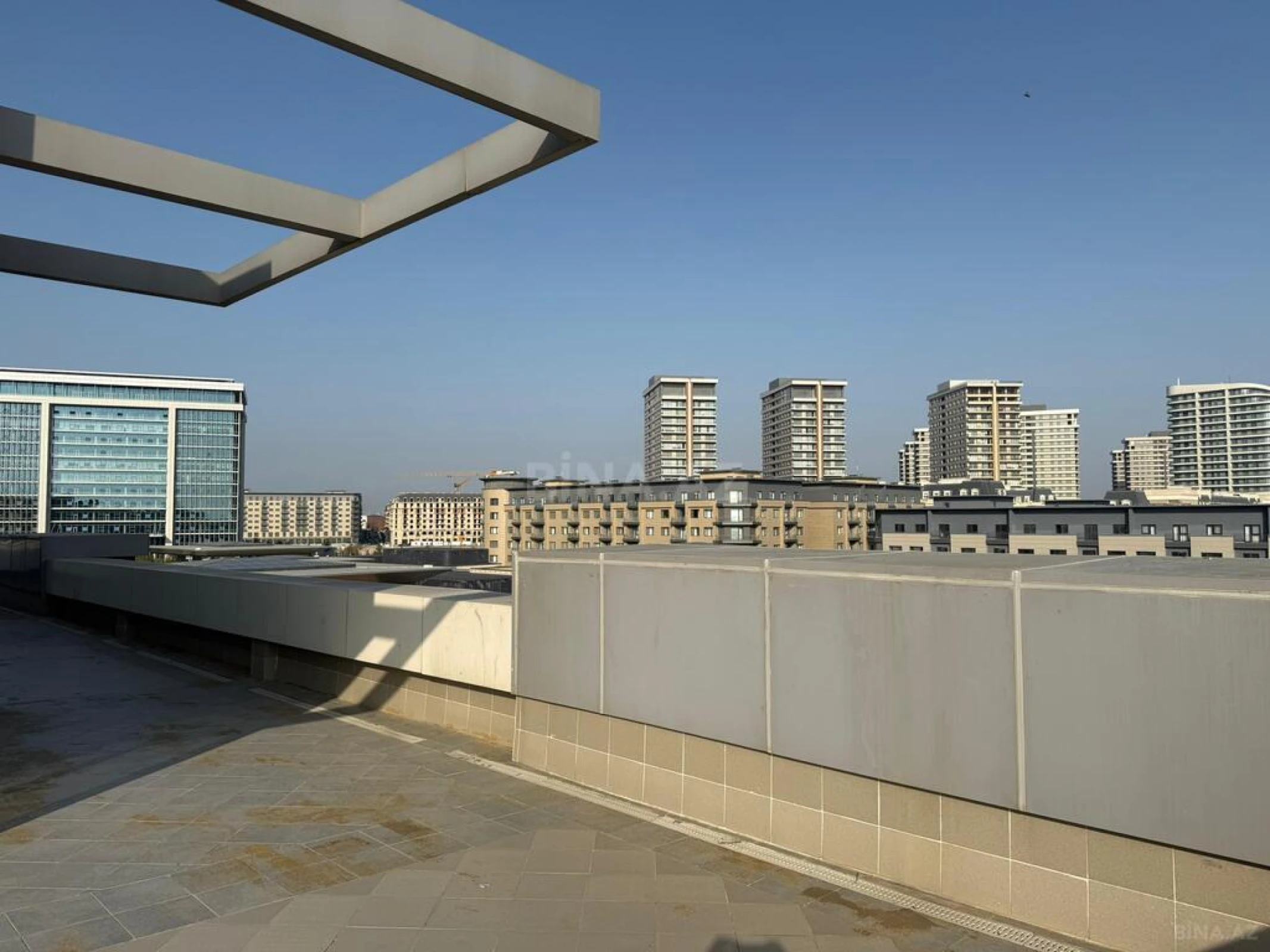 Satılır 8 otaqlı mənzil 750 m²