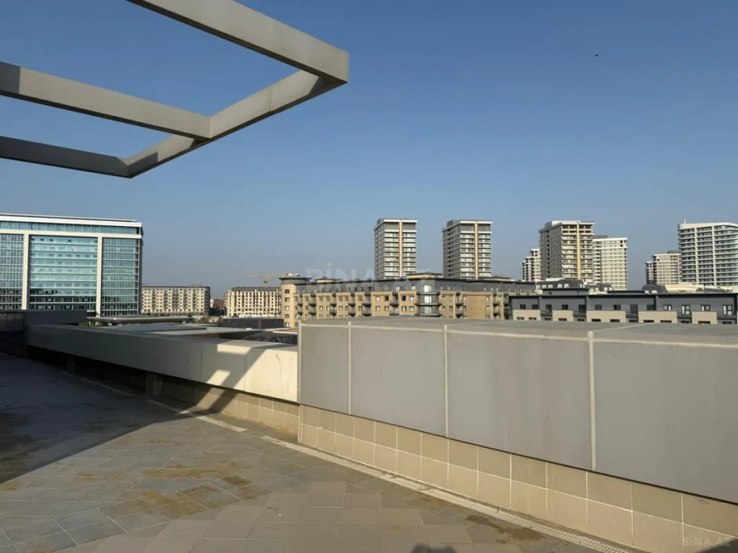 Satılır 8 otaqlı mənzil 750 m²