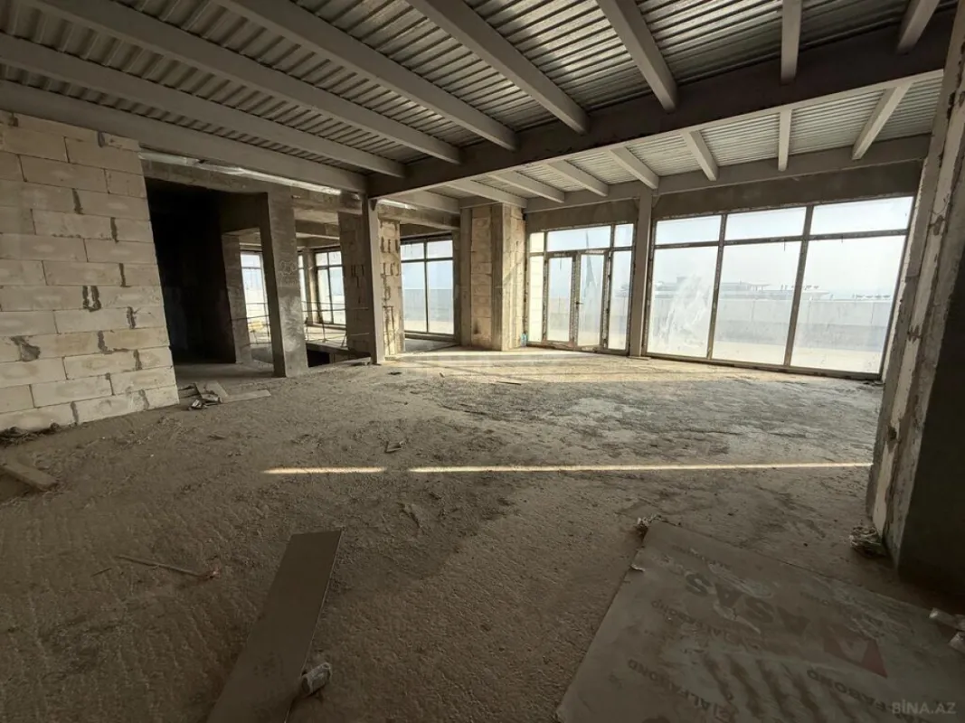 Satılır 8 otaqlı mənzil 750 m²