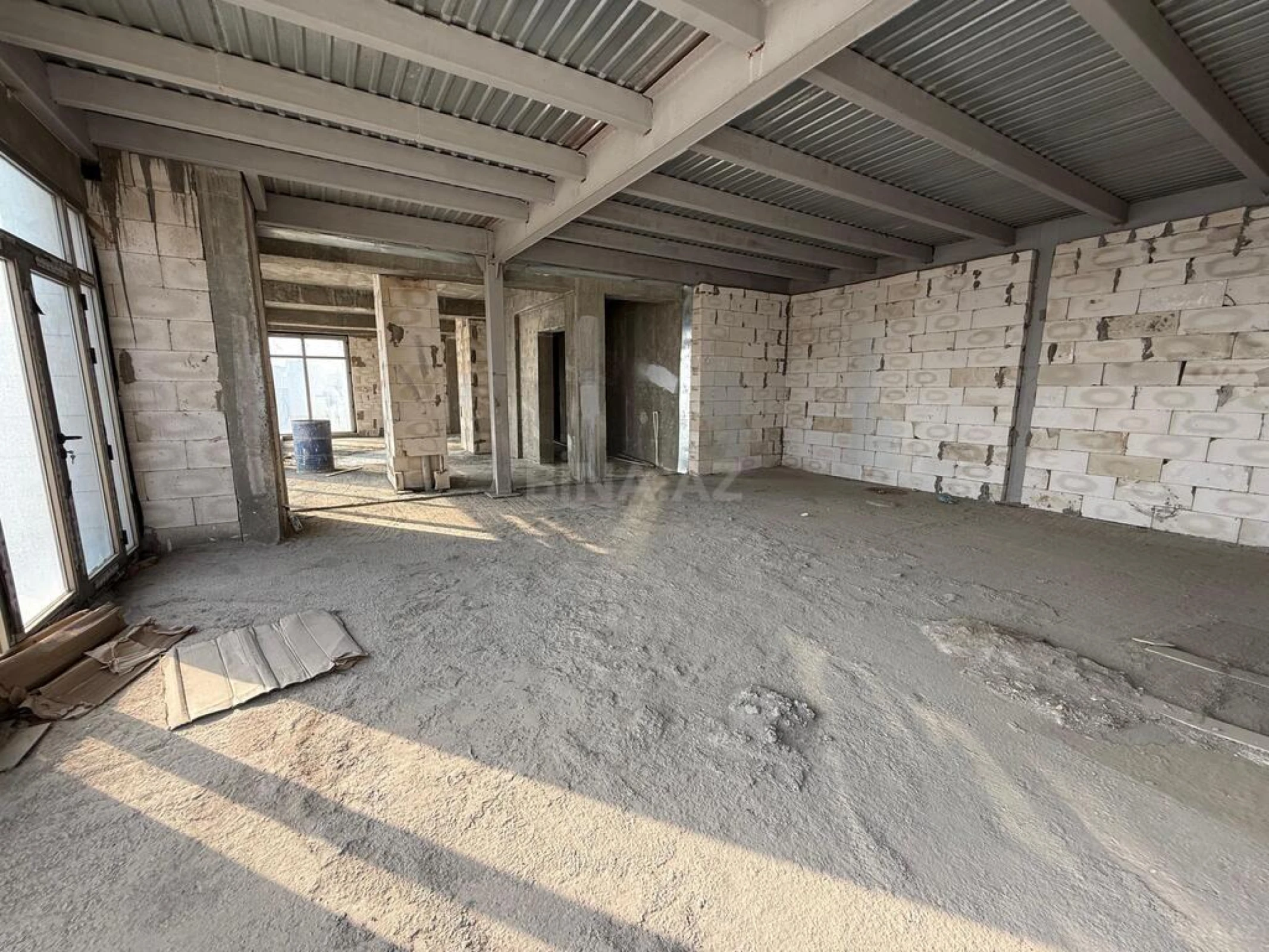 Satılır 8 otaqlı mənzil 750 m²