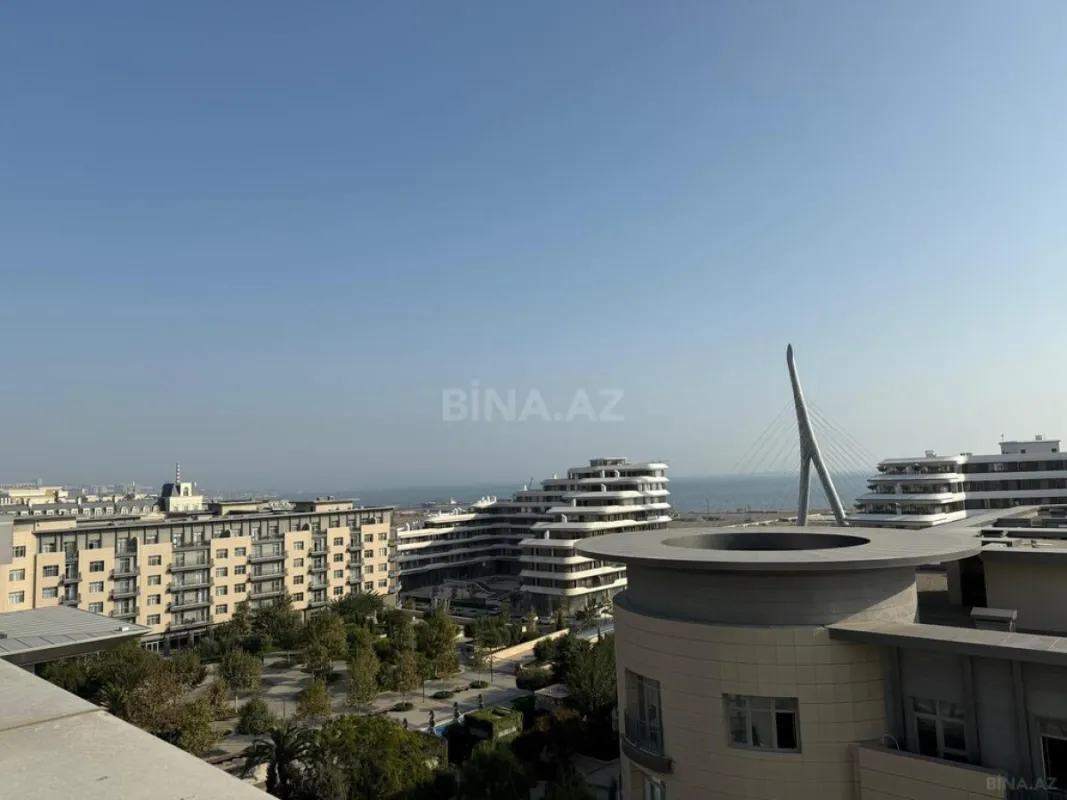 Satılır 8 otaqlı mənzil 750 m²