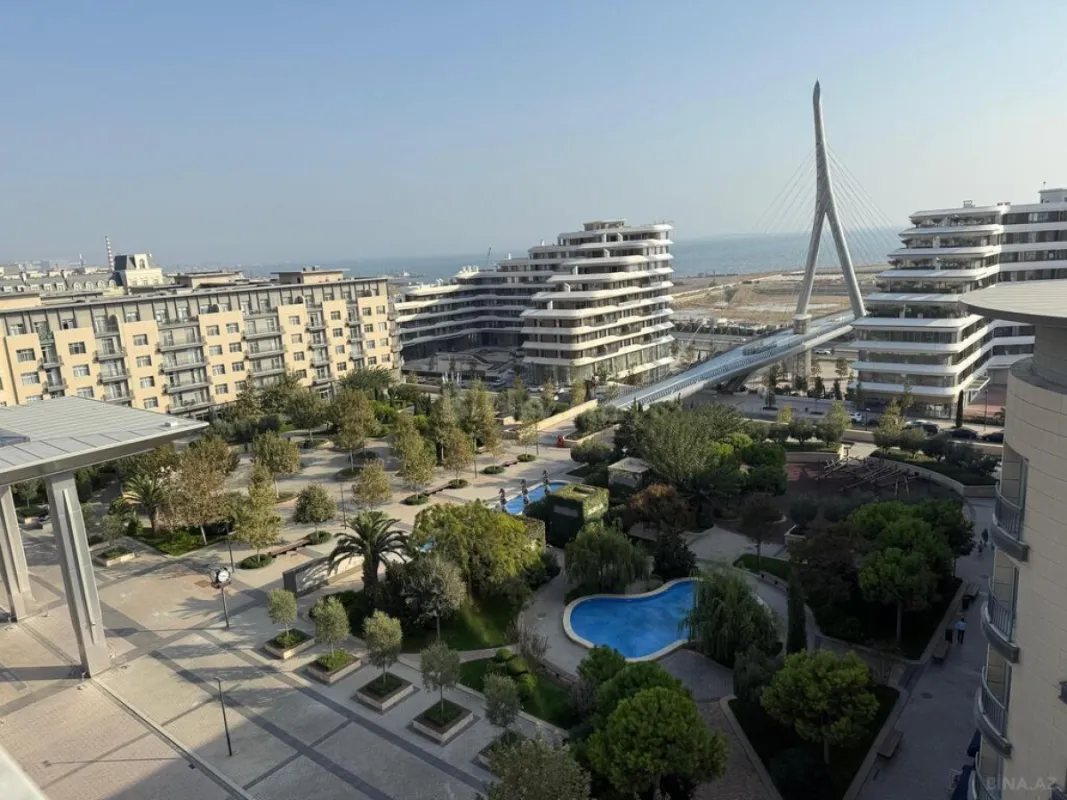 Satılır 8 otaqlı mənzil 750 m²