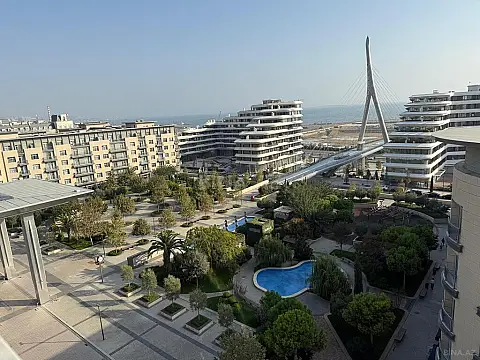 Satılır 8 otaqlı mənzil 750 m²