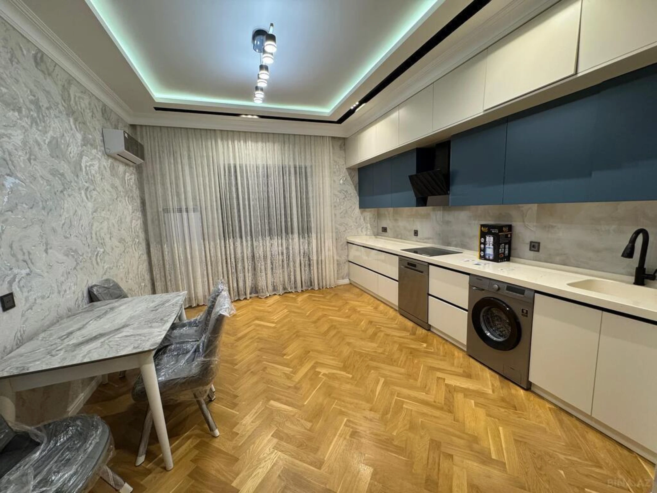 Kirayə verilir 2 otaqlı mənzil 95 m²