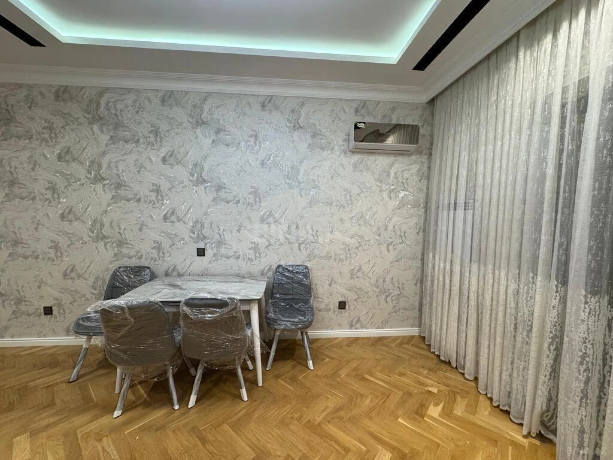 Kirayə verilir 2 otaqlı mənzil 95 m²