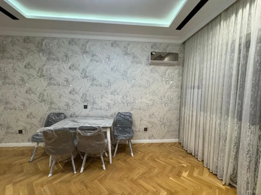 Kirayə verilir 2 otaqlı mənzil 95 m²