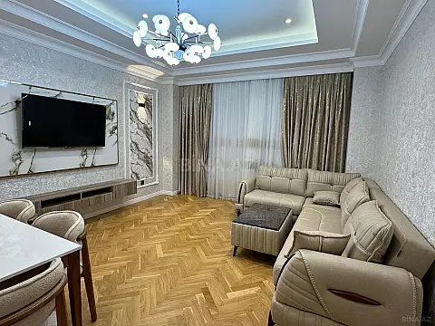 Kirayə verilir 2 otaqlı mənzil 95 m²