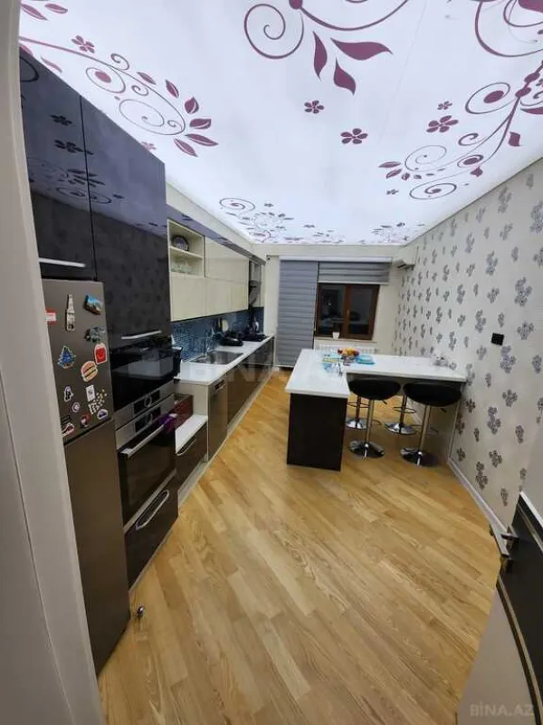Satılır 5 otaqlı mənzil 226 m²
