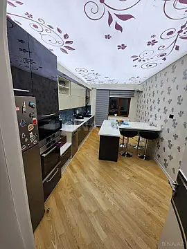 Satılır 5 otaqlı mənzil 226 m²