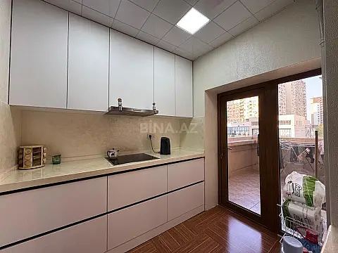 Satılır 4 otaqlı mənzil 140 m²