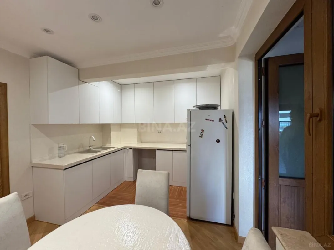 Satılır 4 otaqlı mənzil 140 m²