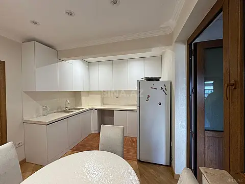 Satılır 4 otaqlı mənzil 140 m²