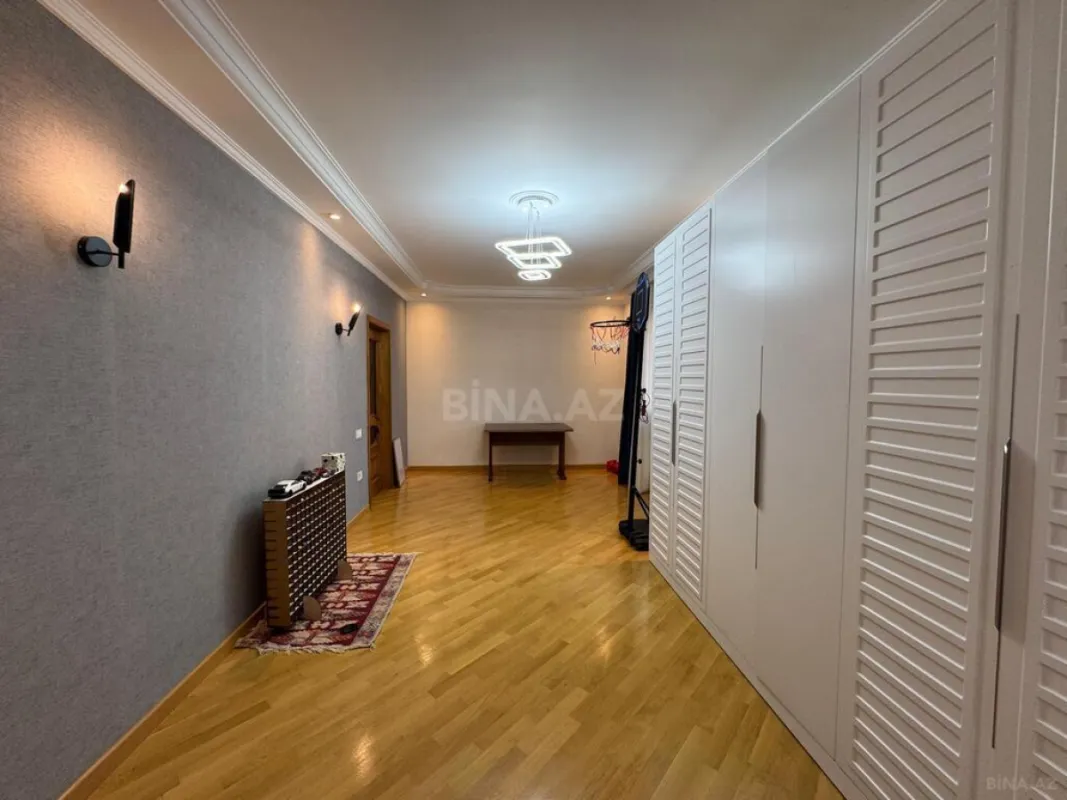 Satılır 4 otaqlı mənzil 140 m²