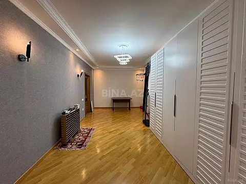 Satılır 4 otaqlı mənzil 140 m²