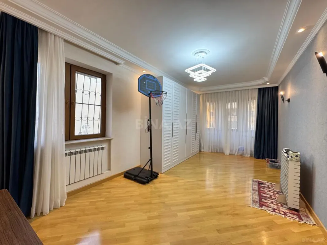 Satılır 4 otaqlı mənzil 140 m²