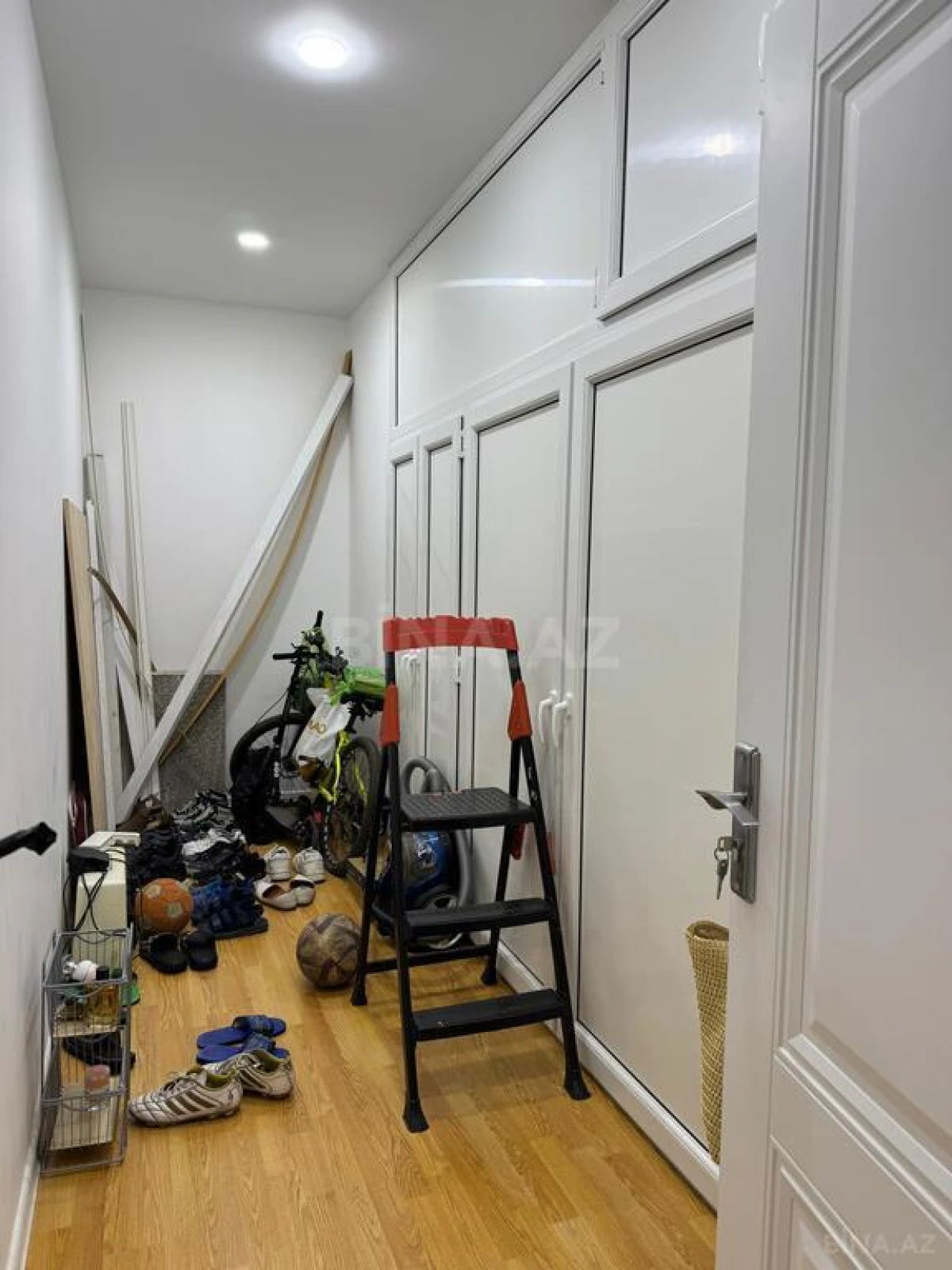 Satılır 4 otaqlı mənzil 140 m²