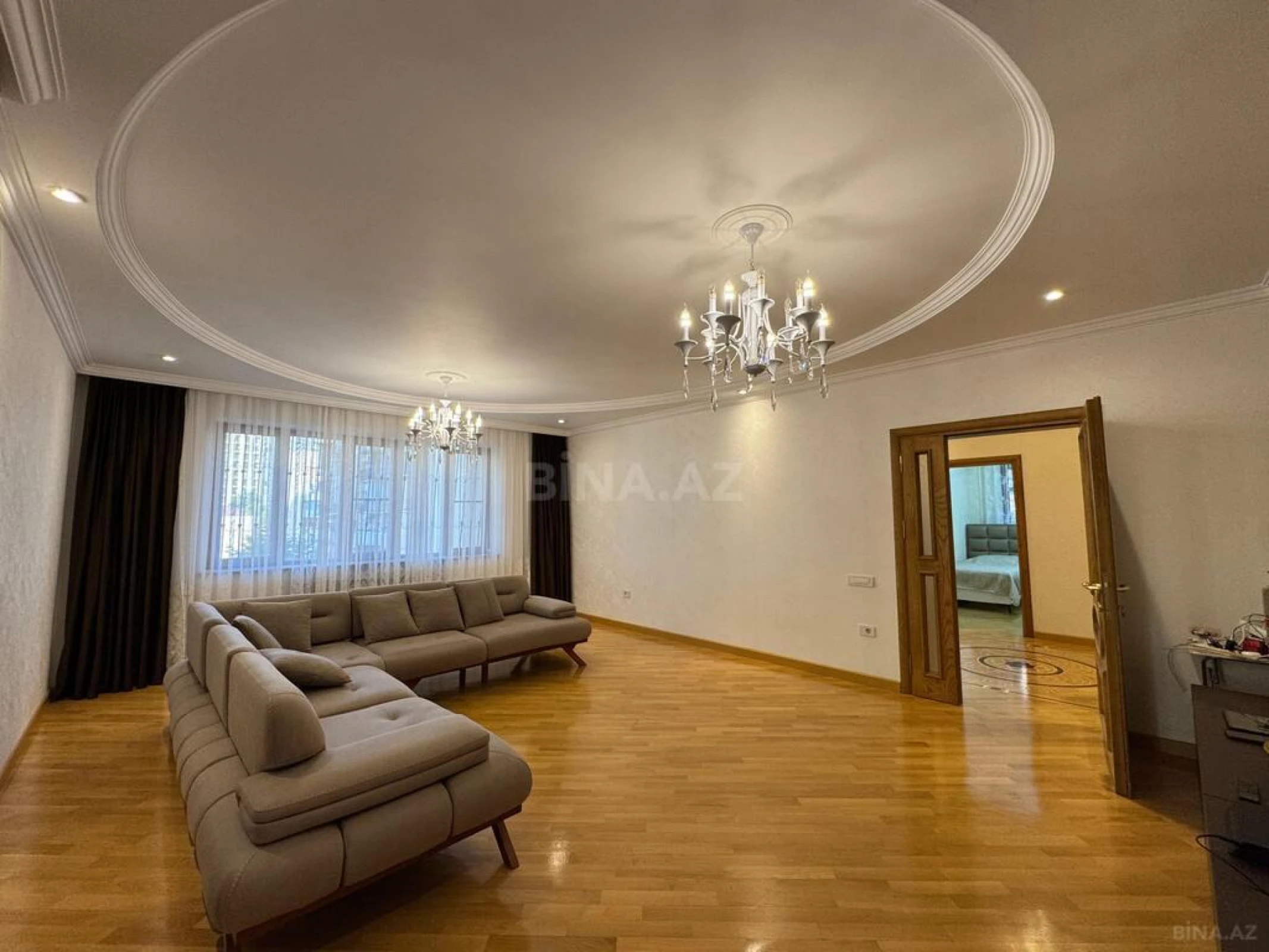 Satılır 4 otaqlı mənzil 140 m²