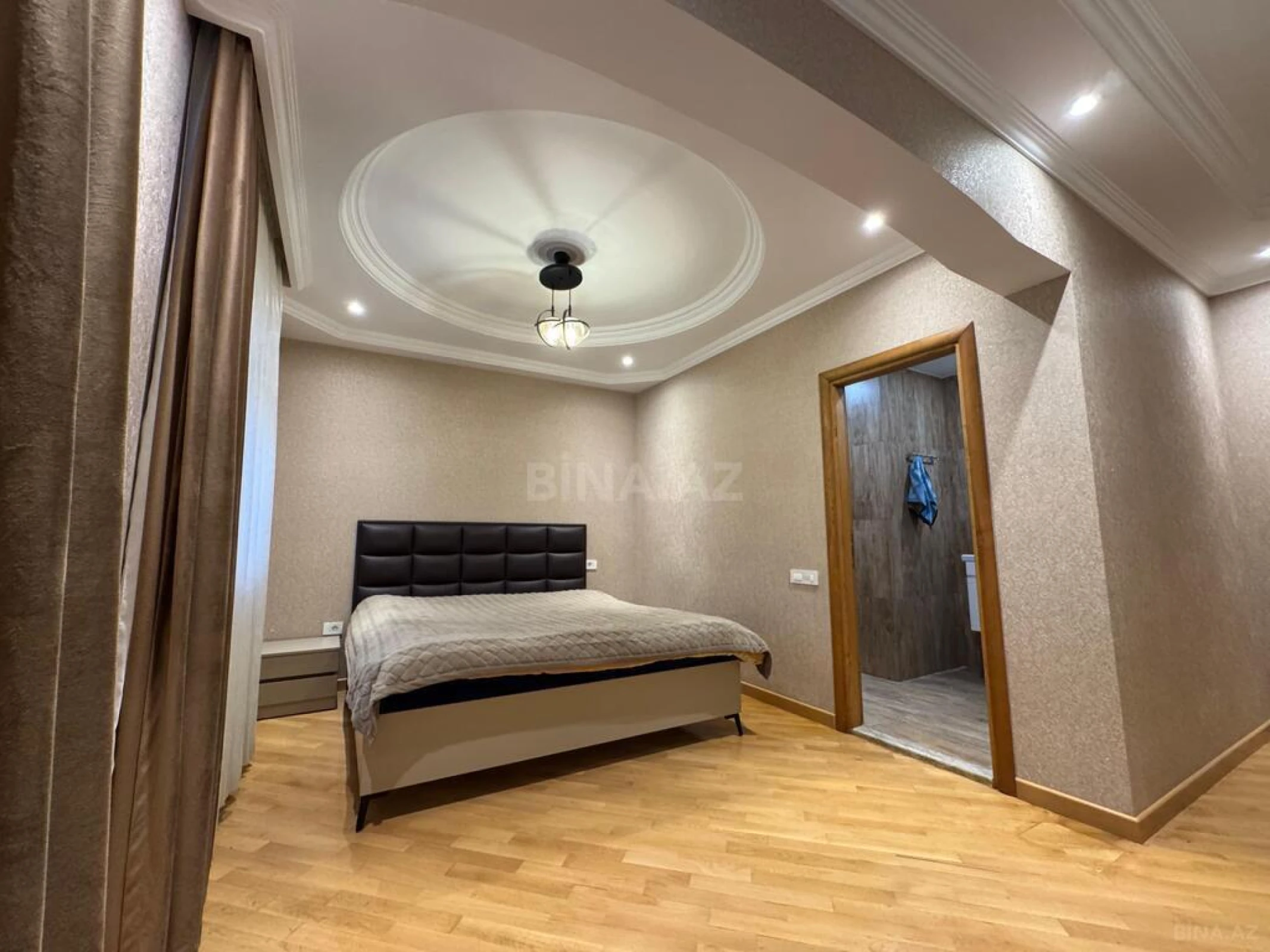 Satılır 4 otaqlı mənzil 140 m²