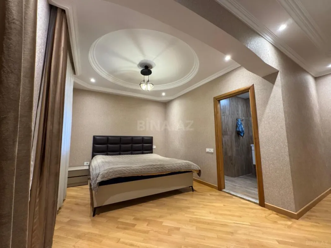 Satılır 4 otaqlı mənzil 140 m²