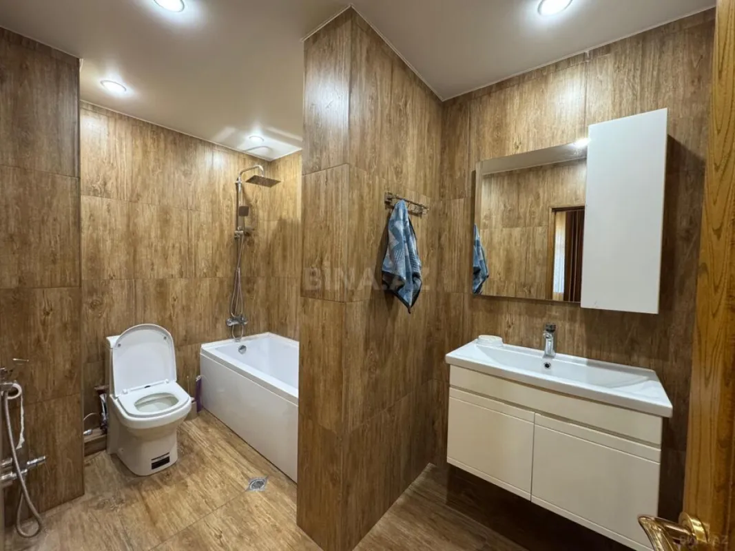 Satılır 4 otaqlı mənzil 140 m²