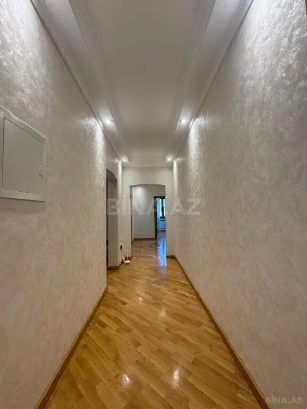 Satılır 4 otaqlı mənzil 140 m²