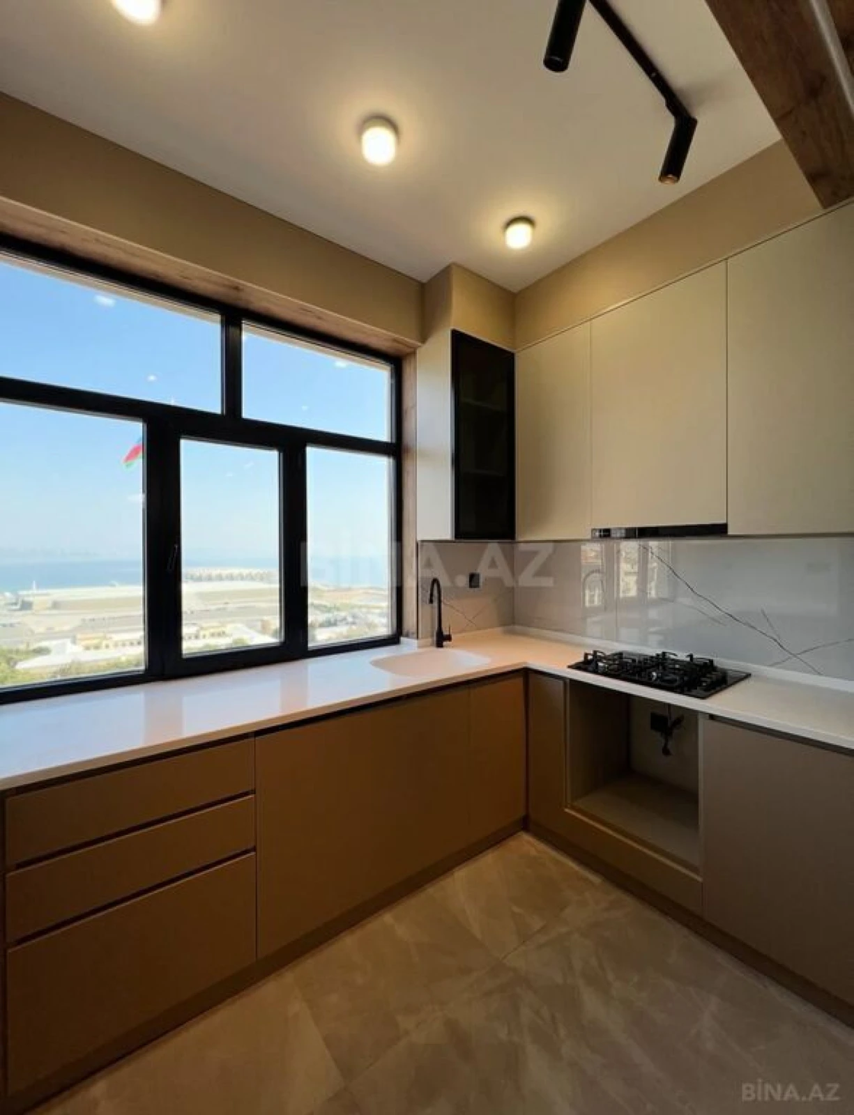 Satılır 2 otaqlı mənzil 77 m²